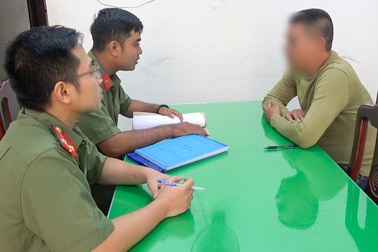 Bố bị xử phạt nồng độ cồn, con lên mạng xúc phạm công an