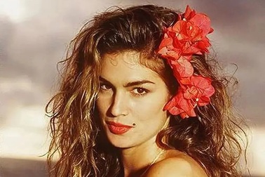 Cindy Crawford không hối tiếc về những bức ảnh táo bạo thời tuổi trẻ