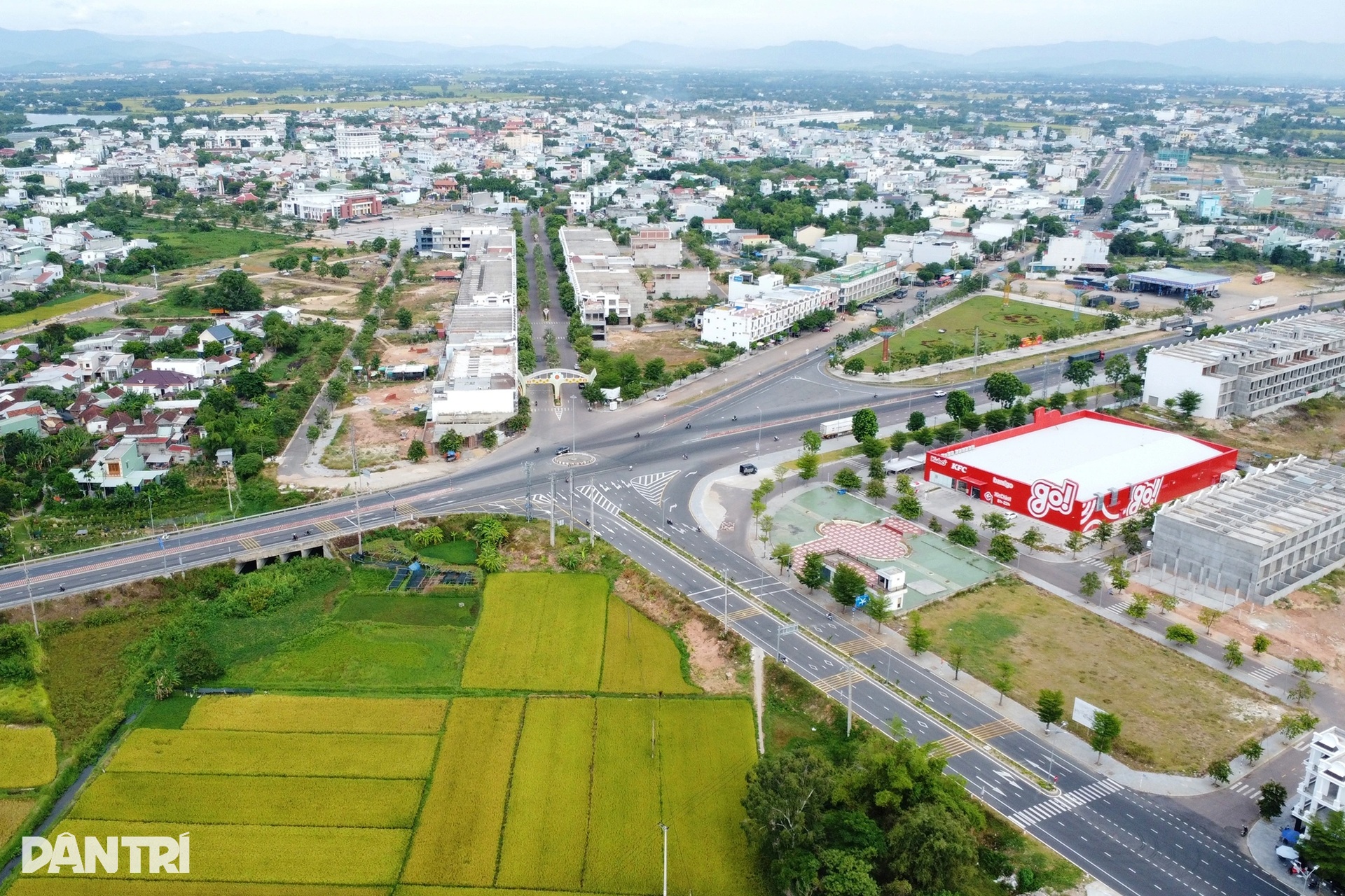 Đường nghìn tỷ băng qua những cánh đồng lúa chín ở miền Trung - 7 Đường nghìn tỷ băng qua những cánh đồng lúa chín ở miền Trung - 7