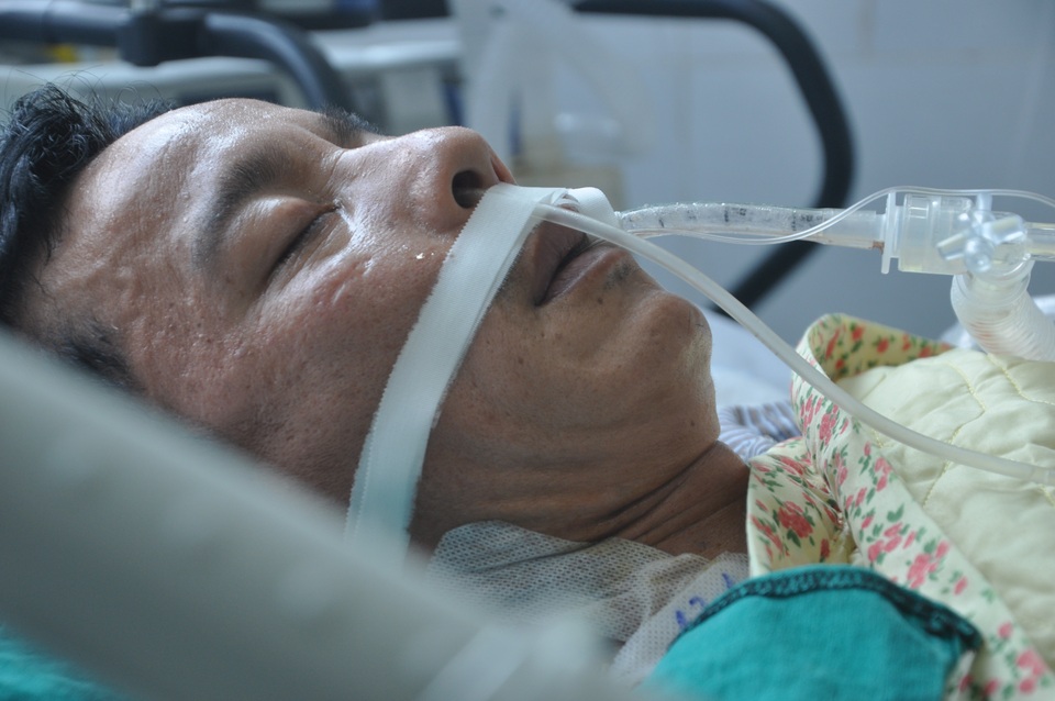 Xin các bác cứu bố cháu với, bố cháu sắp chết rồi ! - 2 Xin các bác cứu bố cháu với, bố cháu sắp chết rồi ! - 2