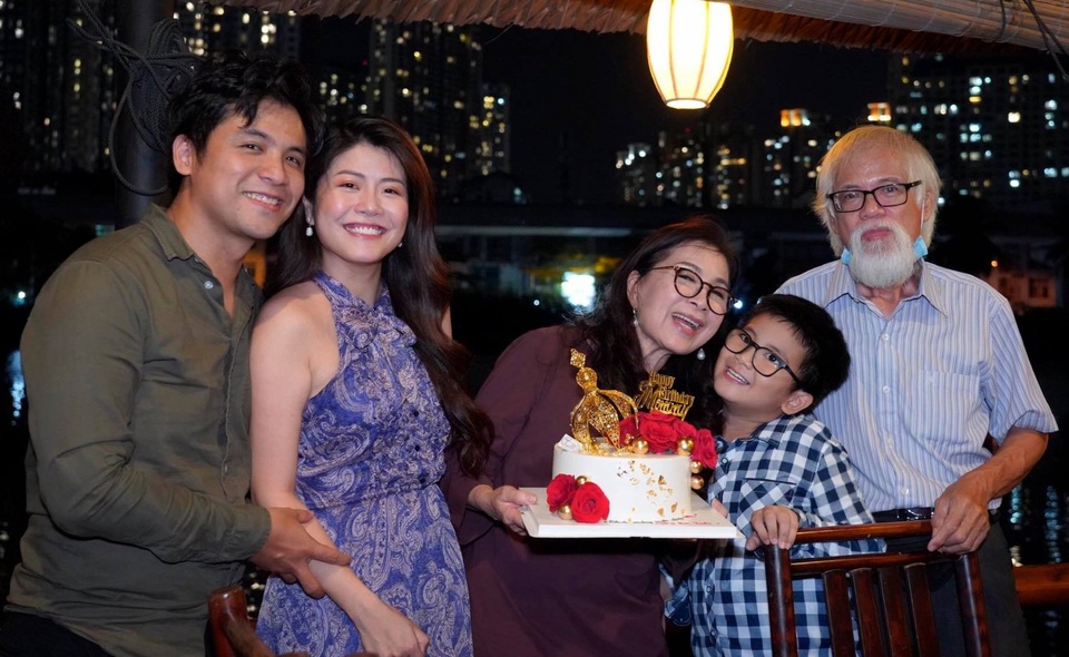 NSND Kim Xuân mừng tuổi 64 bên gia đình - 1