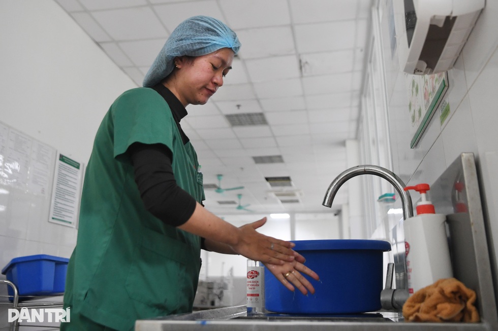 Bóng hồng trong phòng bệnh thế kỷ - 12