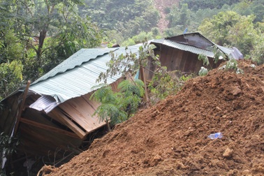 Sạt lở núi kinh hoàng ở Quảng Nam: Buổi chiều tang thương!