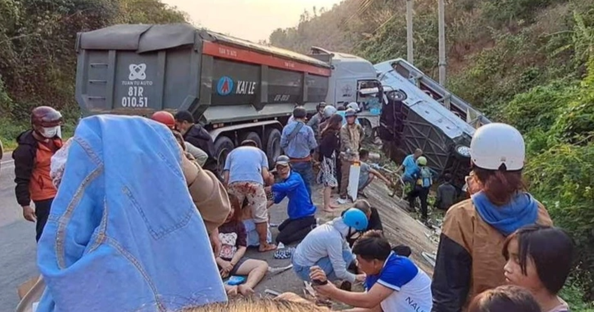Các hành khách trong vụ tai nạn đang được điều trị tại Bệnh viện Đa khoa tỉnh Kon Tum (Ảnh: Chí Anh).
