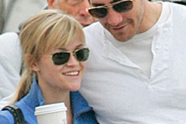 “Reese Witherspoon và Jake Gyllenhaal chưa đính hôn”