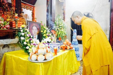Hàng trăm người tụng kinh cầu siêu, tưởng nhớ Chủ tịch nước