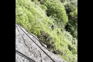 Vị trí bị rơi, nơi mắc kẹt dưới vực sâu Yên Tử của bà Liên trong 7 ngày