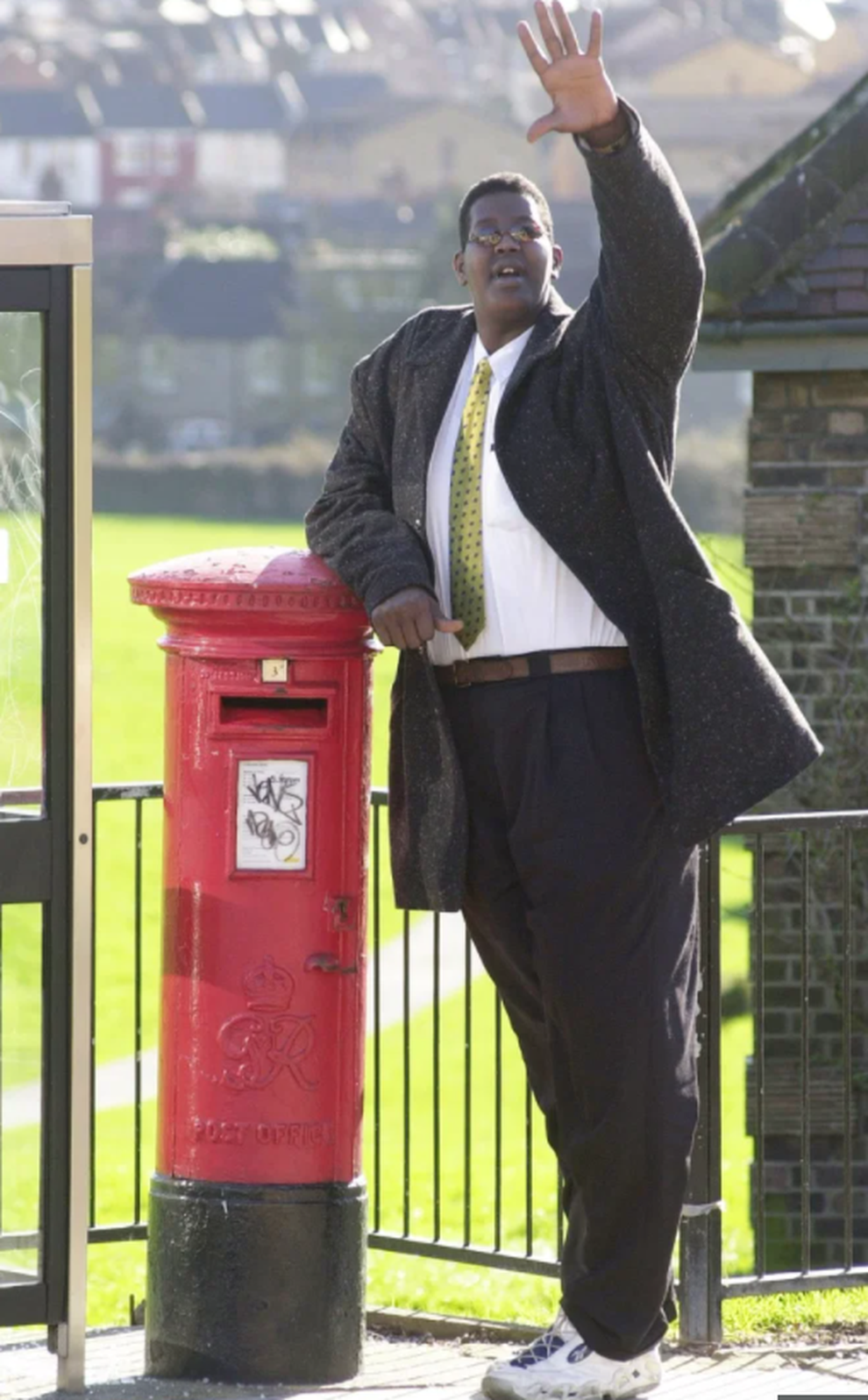 Người đàn ông cao 2,3m và cuộc đời khó khăn không ngờ - 1