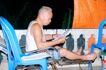 Cụ già bị cắt thận mòn mỏi chờ được thi hành án