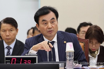 Bộ trưởng Quốc phòng Hàn Quốc ủng hộ đóng tàu ngầm hạt nhân nội địa