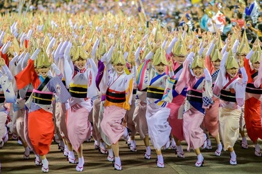 Nhảy múa với "thìa múc cơm" tại lễ hội 800 năm tuổi của xứ Phù Tang