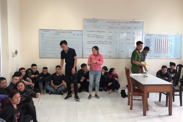 Hơn 200 cảnh sát "đột kích" sới bạc, bắt 52 con bạc, thu giữ 700 triệu đồng