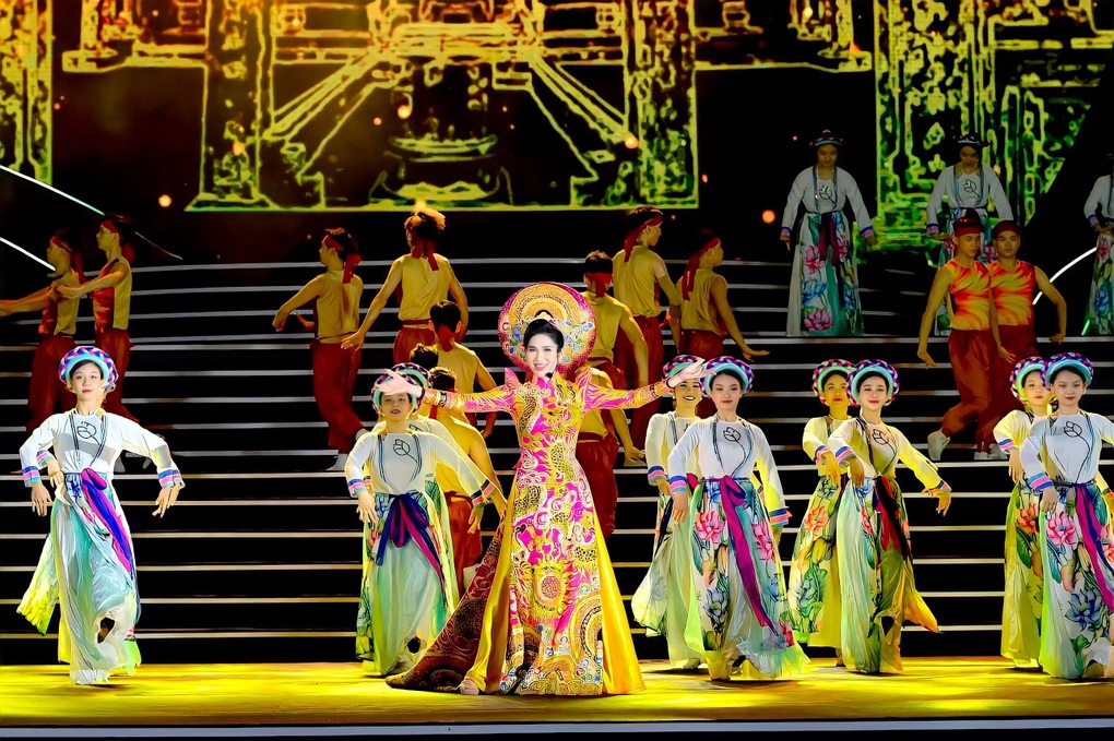 Hoa hậu cải lương Như Huỳnh xúc động ngày trở lại Ninh Bình - 2 Hoa hậu cải lương Như Huỳnh xúc động ngày trở lại Ninh Bình - 2