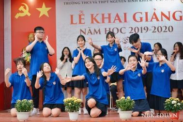 Thầy và trò THPT Nguyễn Bỉnh Khiêm - Cầu Giấy làm MV nhớ trường nhớ lớp