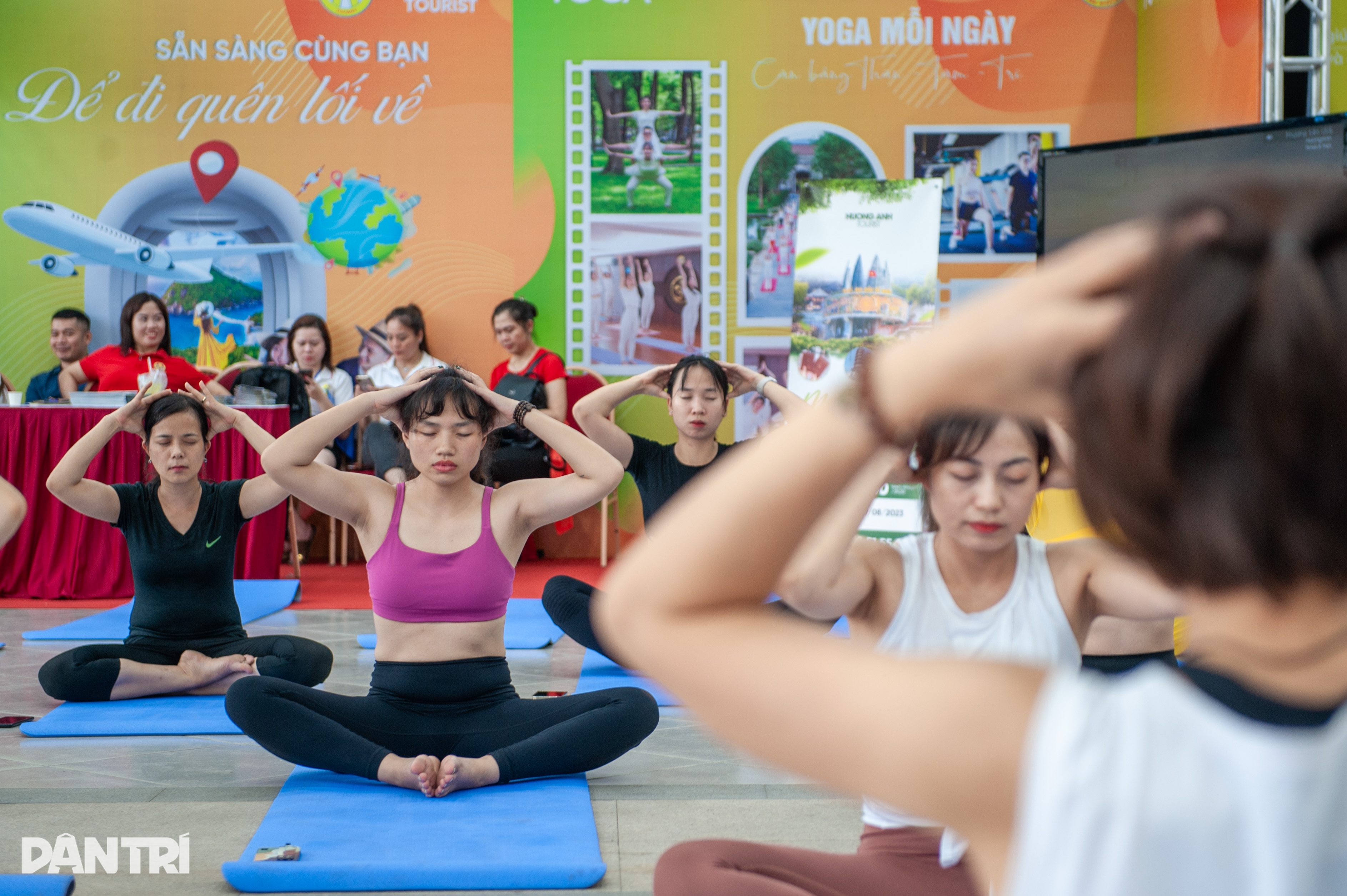 ໂຍຄະ 5,000 ຄົນໄດ້ຮັບຖົງບີ້ຢ່າງຕື່ນເຕັ້ນ, ພ້ອມແລ້ວທີ່ຈະເຂົ້າຮ່ວມງານບຸນ Yoga Dan Tri - 7. 5.000 yogi hào hứng nhận bib, sẵn sàng tham gia Ngày hội Yoga Dân trí - 7