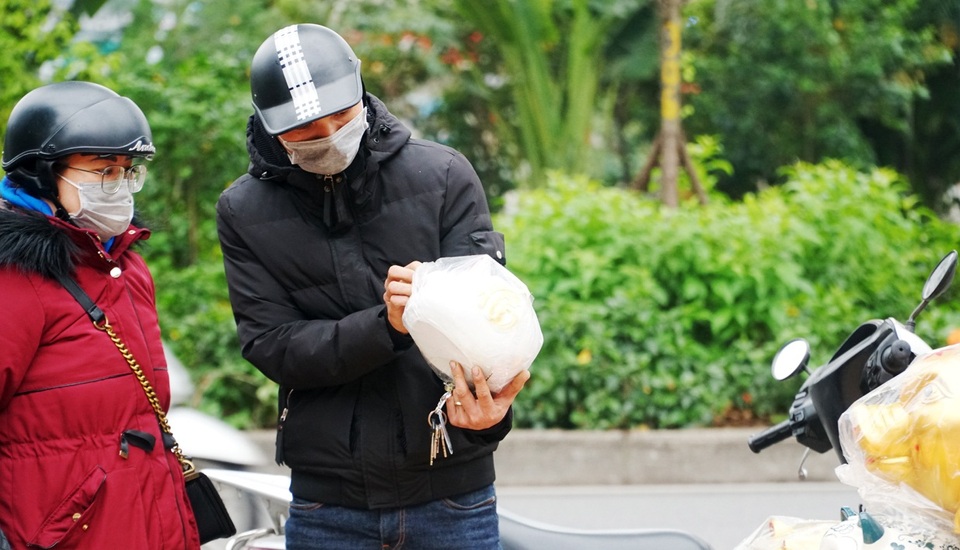 Lợn đất giá vài trăm nghìn vẫn hút khách dịp đầu năm - 7 Lợn đất giá vài trăm nghìn vẫn hút khách dịp đầu năm - 7