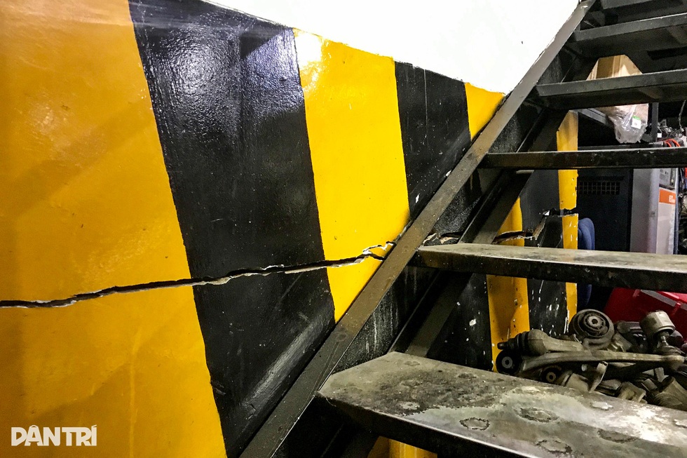 Nhà cửa nứt toác trong đêm ở TPHCM - 1