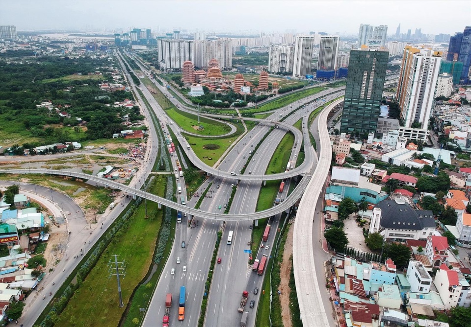 BĐS Khu Đông chạm đỉnh, khu Tây lọt tầm ngắm mới của các nhà đầu tư - 1 BĐS Khu Đông chạm đỉnh, khu Tây lọt tầm ngắm mới của các nhà đầu tư - 1