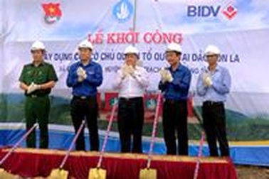 Xây dựng cột cờ chủ quyền Tổ quốc tại đảo Hòn La