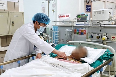 Sang nhà bạn chơi, cụ ông suýt chết vì uống nhầm tinh dầu quế