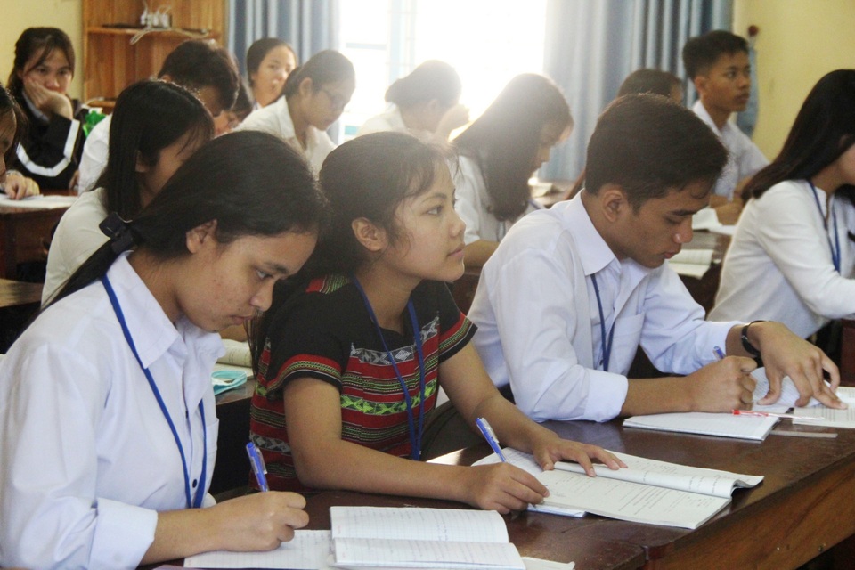 Chủ tịch tỉnh Thừa Thiên Huế kiểm tra công tác phòng dịch của nhà trường - 3