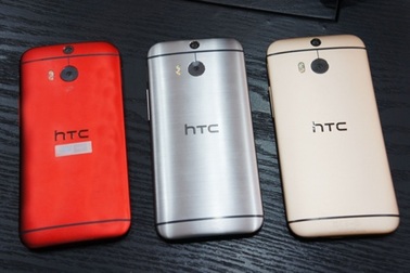 Cận cảnh HTC One M8 phiên bản màu đỏ đầu tiên tại Việt Nam
