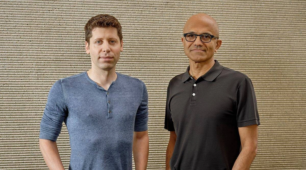 Sam Altman chụp ảnh cùng Satya Nadella (phải) - CEO của Microsoft, một trong những nhà đầu tư lớn nhất hiện nay vào OpenAI (Ảnh: Getty). Sam Altman chụp ảnh cùng Satya Nadella (phải) - CEO của Microsoft, một trong những nhà đầu tư lớn nhất hiện nay vào OpenAI (Ảnh: Getty).