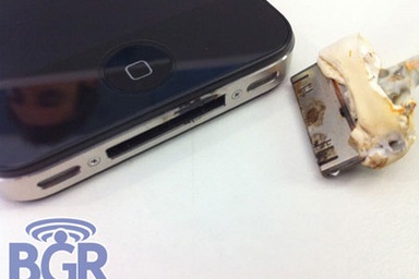 Lỗi cổng USB, iPhone 4 phát lửa