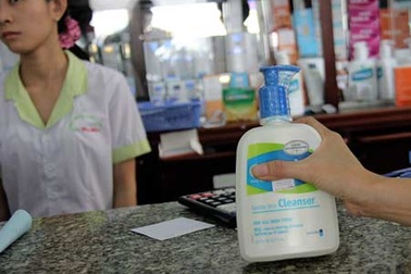 Đỏ con mắt tìm chất tẩy rửa không mùi