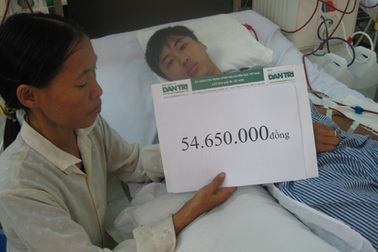 Mẹ con cô Phạm Thị Bốn nhận hơn 50 triệu đồng 