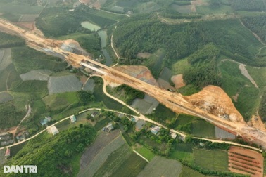 Xẻ 7 quả đồi lấy 1 triệu m3 đất làm tuyến đường Đông - Tây