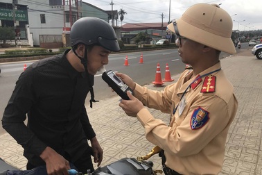 Hàng trăm người nhập viện vì rượu bia trong dịp tết