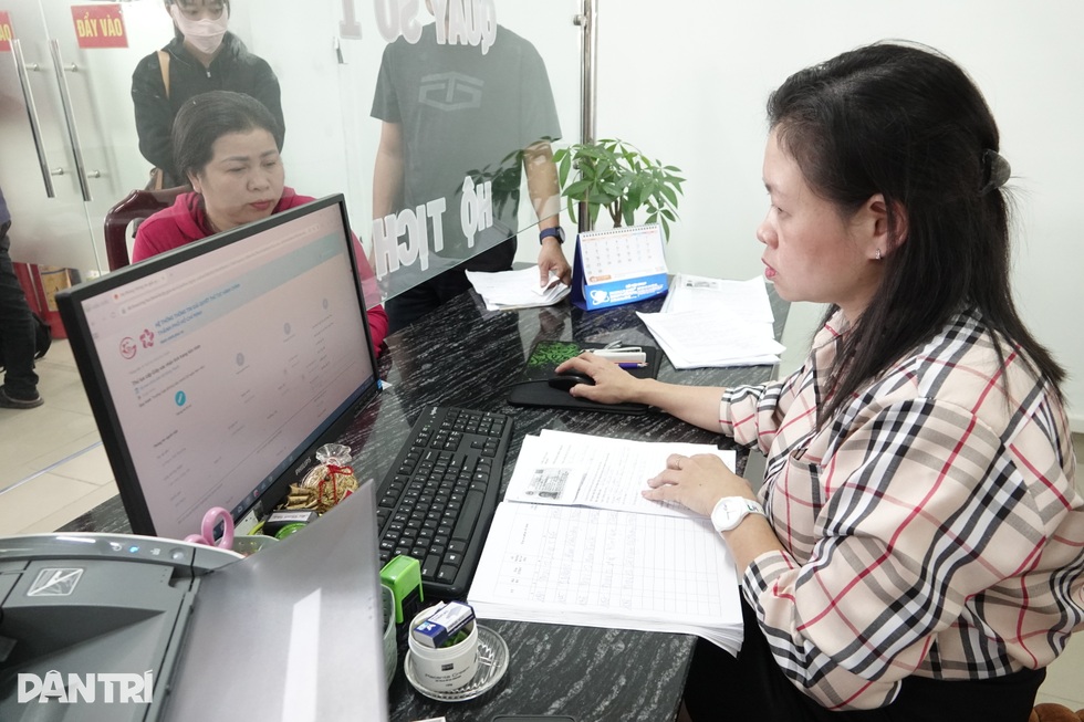 Lãnh đạo xã gần 200.000 dân kể chuyện bữa trưa tay làm hàm nhai ở công sở - 2