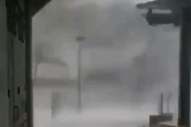 Thành phố Trung Quốc tê liệt vì bão lớn