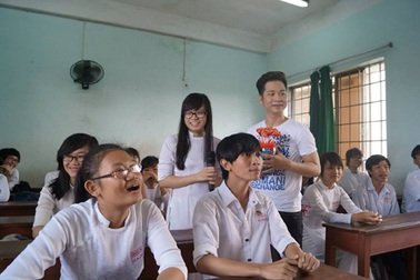 Vũ Quốc Việt xì-tin trong Về Trường