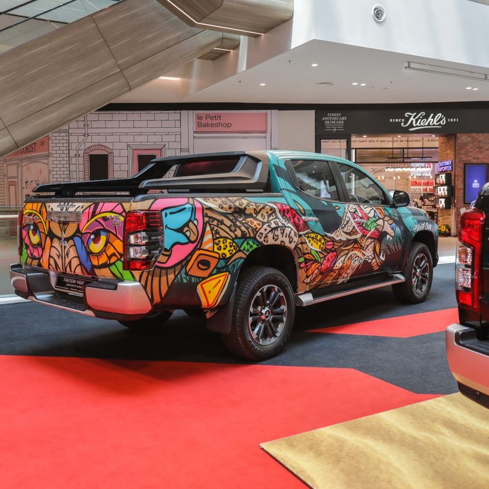 Chiêm ngưỡng một chiếc Triton độ graffiti sặc sỡ - 9 Chiêm ngưỡng một chiếc Triton độ graffiti sặc sỡ - 9