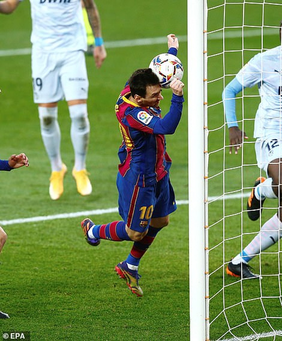 Messi san bằng kỷ lục của Pele, Barcelona vẫn bị Valencia cầm hòa - 8 Messi san bằng kỷ lục của Pele, Barcelona vẫn bị Valencia cầm hòa - 8