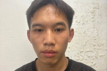 Tài xế taxi cướp giật điện thoại của du khách nước ngoài