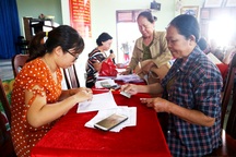 "Tiền hỗ trợ của Chính phủ, tôi mua sách vở cho con vào năm học mới..."