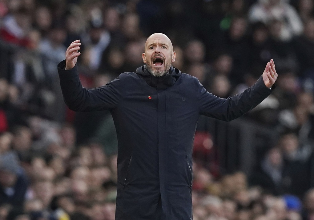 HLV Ten Hag lo Man Utd bị Galatasaray loại ở vòng bảng Champions League - 2 HLV Ten Hag lo Man Utd bị Galatasaray loại ở vòng bảng Champions League - 2