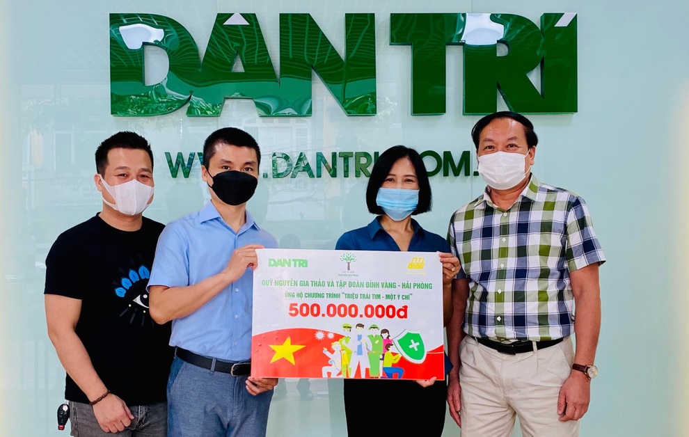 Tập đoàn Đỉnh Vàng ủng hộ Quỹ Vắc xin hơn 1 tỉ đồng - 3 Tập đoàn Đỉnh Vàng ủng hộ Quỹ Vắc xin hơn 1 tỉ đồng - 3