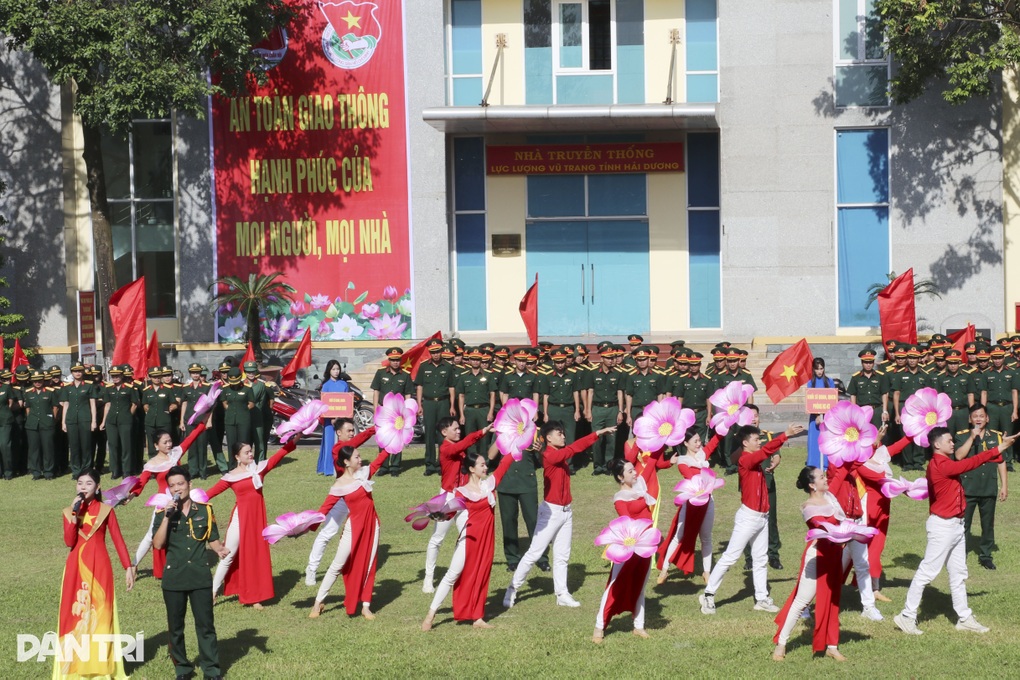 Phát động ngày hội thanh niên quân đội với văn hóa giao thông - 3 Phát động ngày hội thanh niên quân đội với văn hóa giao thông - 3
