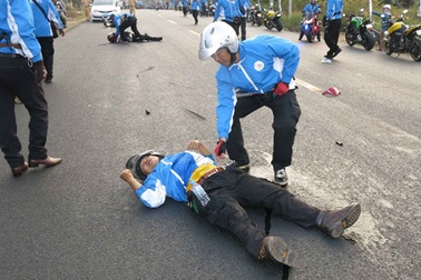 Thành viên đội mô tô bảo vệ đoàn đua xe đạp nữ quốc tế Bình Dương tử nạn