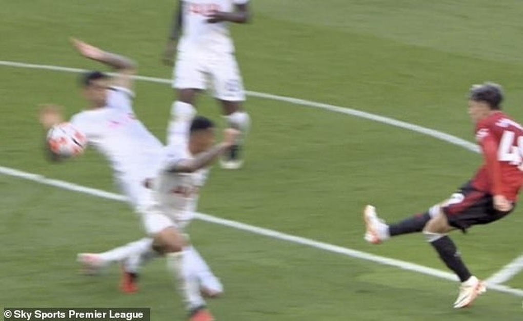 HLV Ten Hag đổ lỗi cho VAR khiến Man Utd thua đau Tottenham - 1 HLV Ten Hag đổ lỗi cho VAR khiến Man Utd thua đau Tottenham - 1