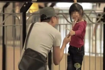 Sự thật về thông tin người lạ cho tiền học sinh với ý đồ bắt cóc