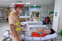 CSGT mở đường đưa nam sinh bị đột quỵ đi cấp cứu kịp thời