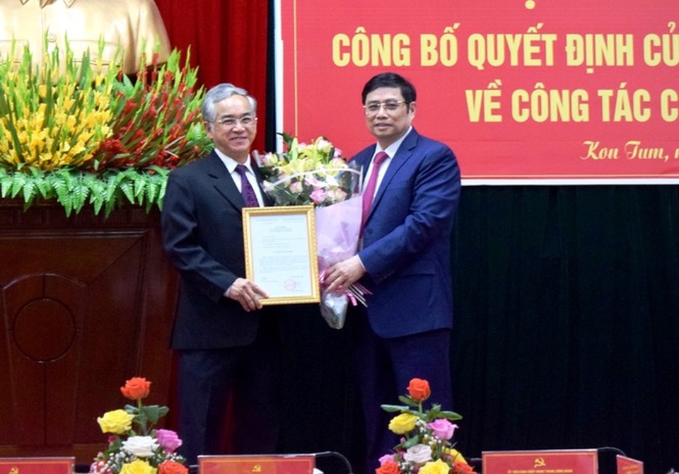 Kon Tum: Công bố quyết định của Bộ Chính trị về công tác cán bộ - 1 Kon Tum: Công bố quyết định của Bộ Chính trị về công tác cán bộ - 1