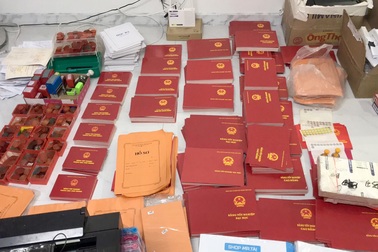 Bộ Công an triệt phá đường dây làm giả bằng bác sỹ