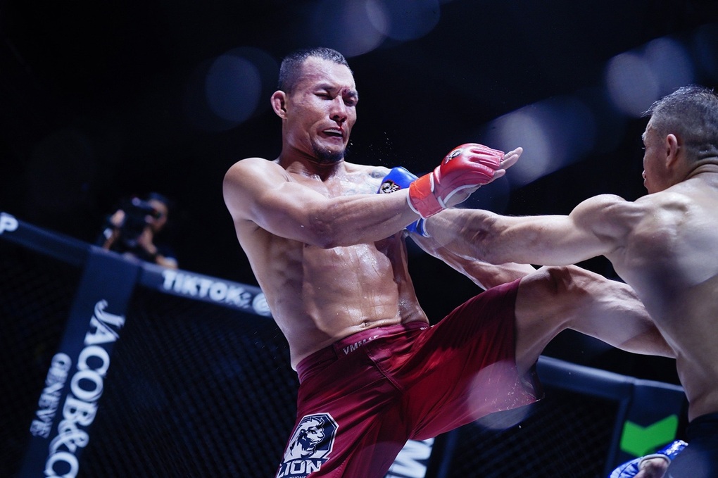 Trần Quang Lộc thắng kịch tính Kamil, bảo vệ đai vô địch MMA Championship - 2 Trần Quang Lộc thắng kịch tính Kamil, bảo vệ đai vô địch MMA Championship - 2