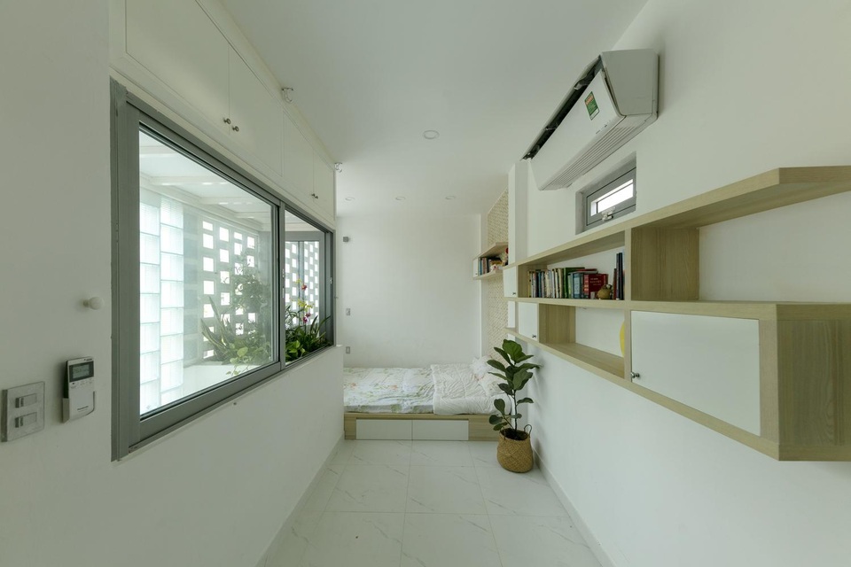 Bố mẹ Việt xây ngôi nhà với thiết kế lạ mắt tặng hai người con - 6 Bố mẹ Việt xây ngôi nhà với thiết kế lạ mắt tặng hai người con - 6
